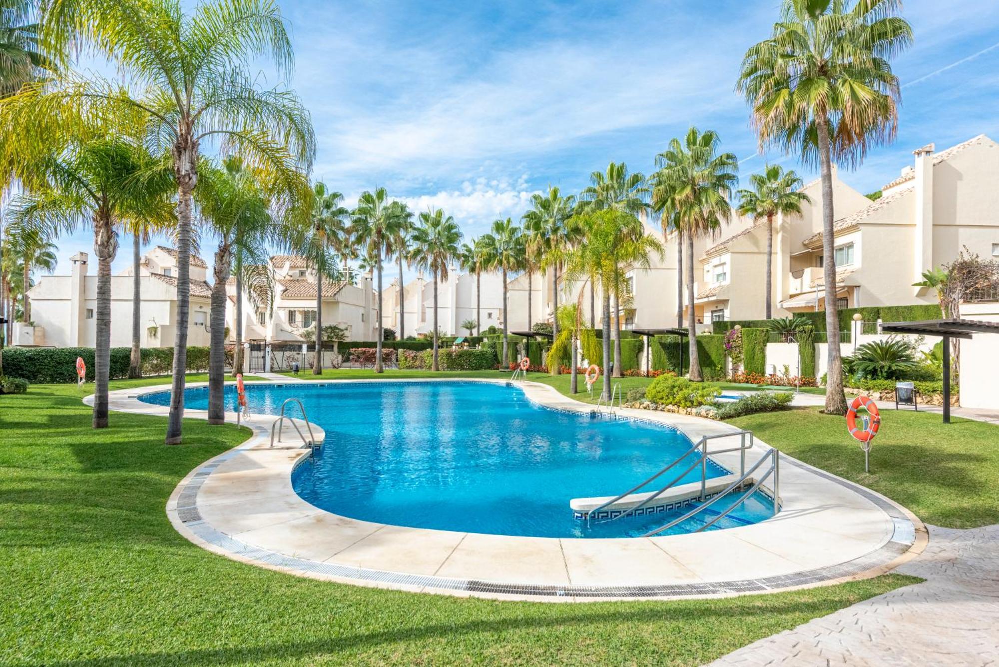 El Arenal Townhouse By The Beach With Swimming Pool - Eaw Homes Marbella Eksteriør billede